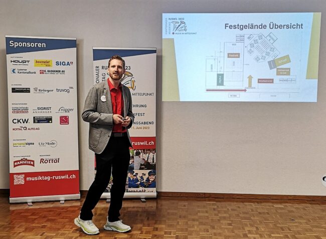 Felix Graf informiert über die Aktivitäten der Festwirtschaft vom Musiktag Ruswil