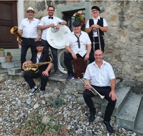 Unterhaltung Samstag 3. Juni: Black6Down ist auf dem ganzen Festareal des Musiktag Ruswil anzutreffen.