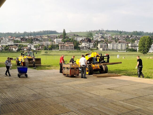 Zwischendurch gab es auch etwas Sonnenschein beim Aufbau des Festgeländes für den Musiktag Ruswil.