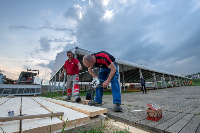 Spezialanfertigung beim Übergang von der Wolhuserstrasse aufs Festgelände des Musiktags Ruswil.