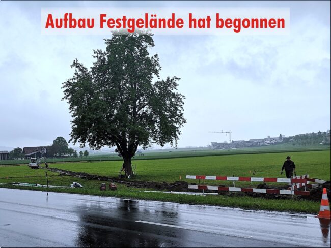 Bei trüben Wetter hat am Donnerstag, 11. Mai der Aufbau des Festareal für den Musiktag Ruswil begonnen.