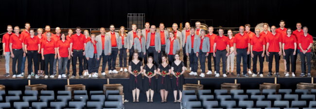 An Freitag kurz vor dem Musiktag Ruswil versammelte sich das Gesamt-OK vor der Hauptbühne in der Sporthalle Wolfsmatt