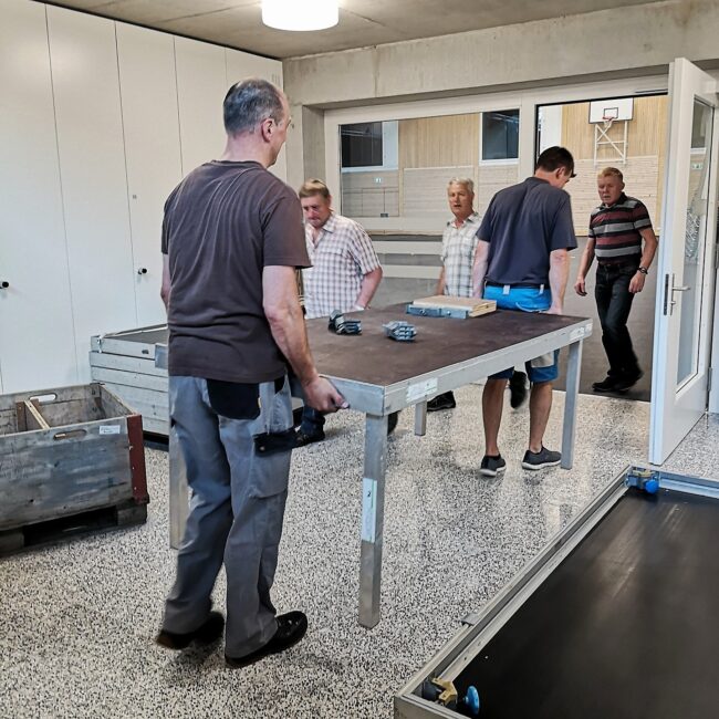 Der Jodlerklub, Männerchor, Schützenverein und die Trachtengruppe packen mit an.